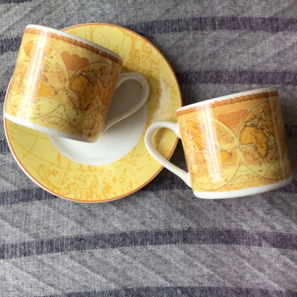 Set of 4 cups and saucers - Picture 4 of 9